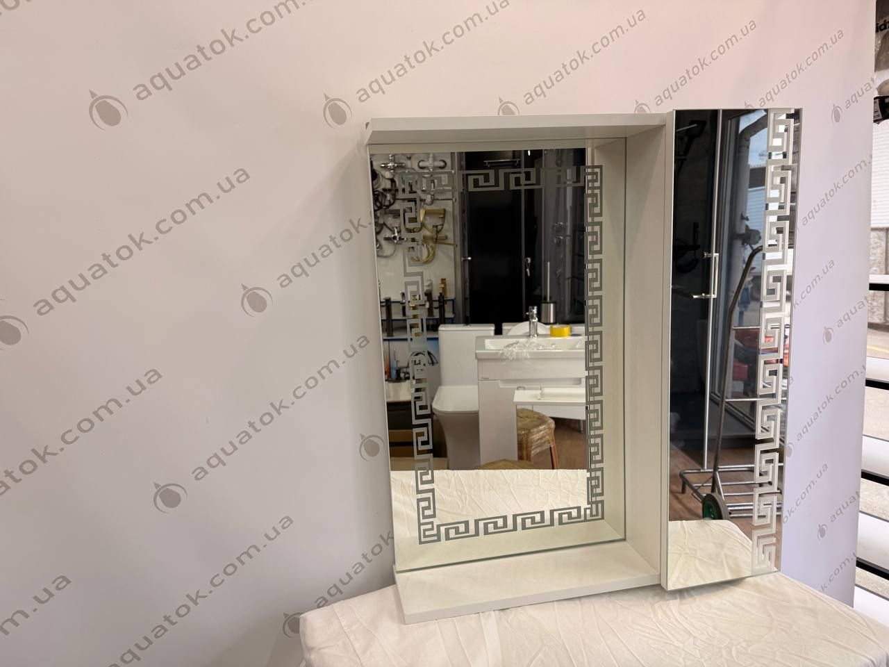 Дзеркальна шафа "Шумний" 60х70 №2395\3