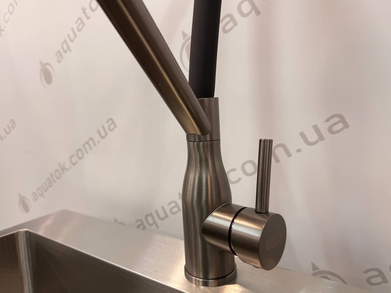 Змішувач для кухні KRF-3025 магнітне кріплення (чорний вилив) PVD Black KRAFT