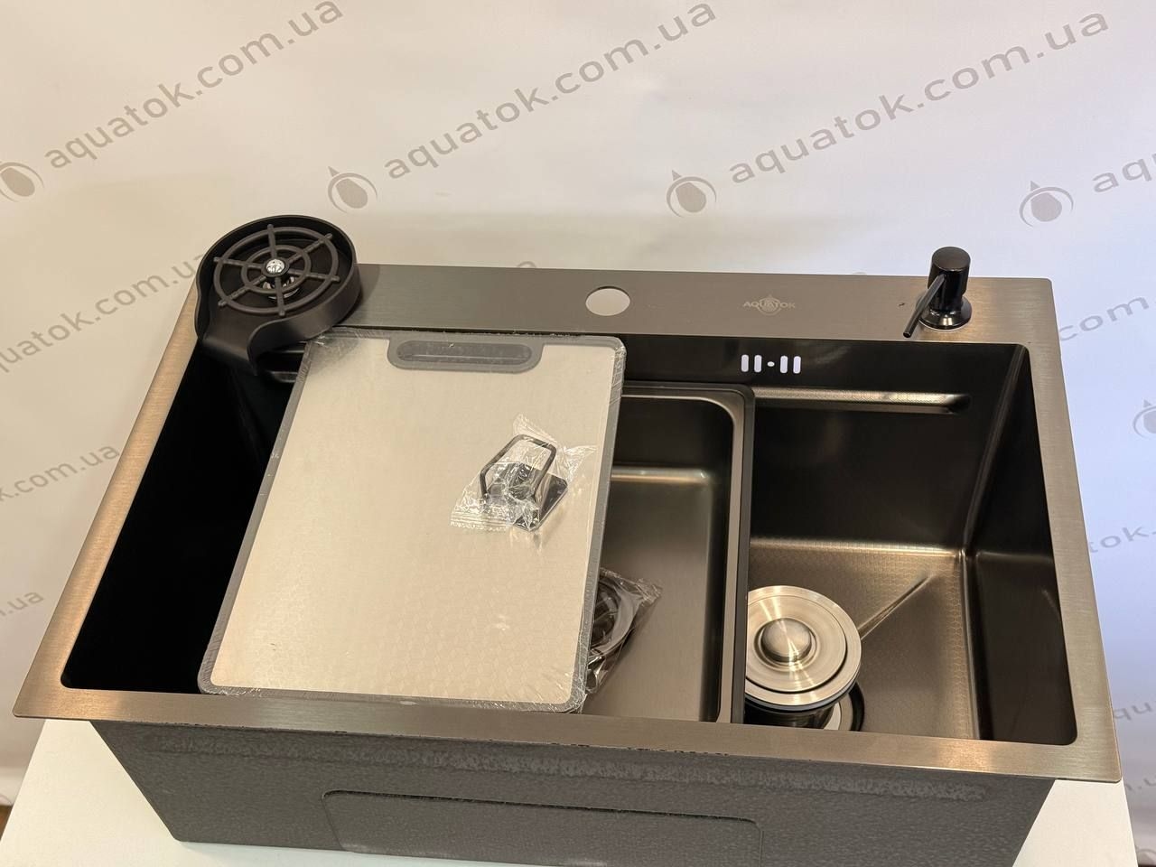 Мийка кухонна Handmade 6845 (3.0\0.8) PVD Black Decor AQUATOK